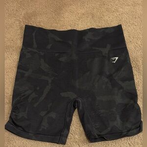 Gymshark XL adapt black and gray short